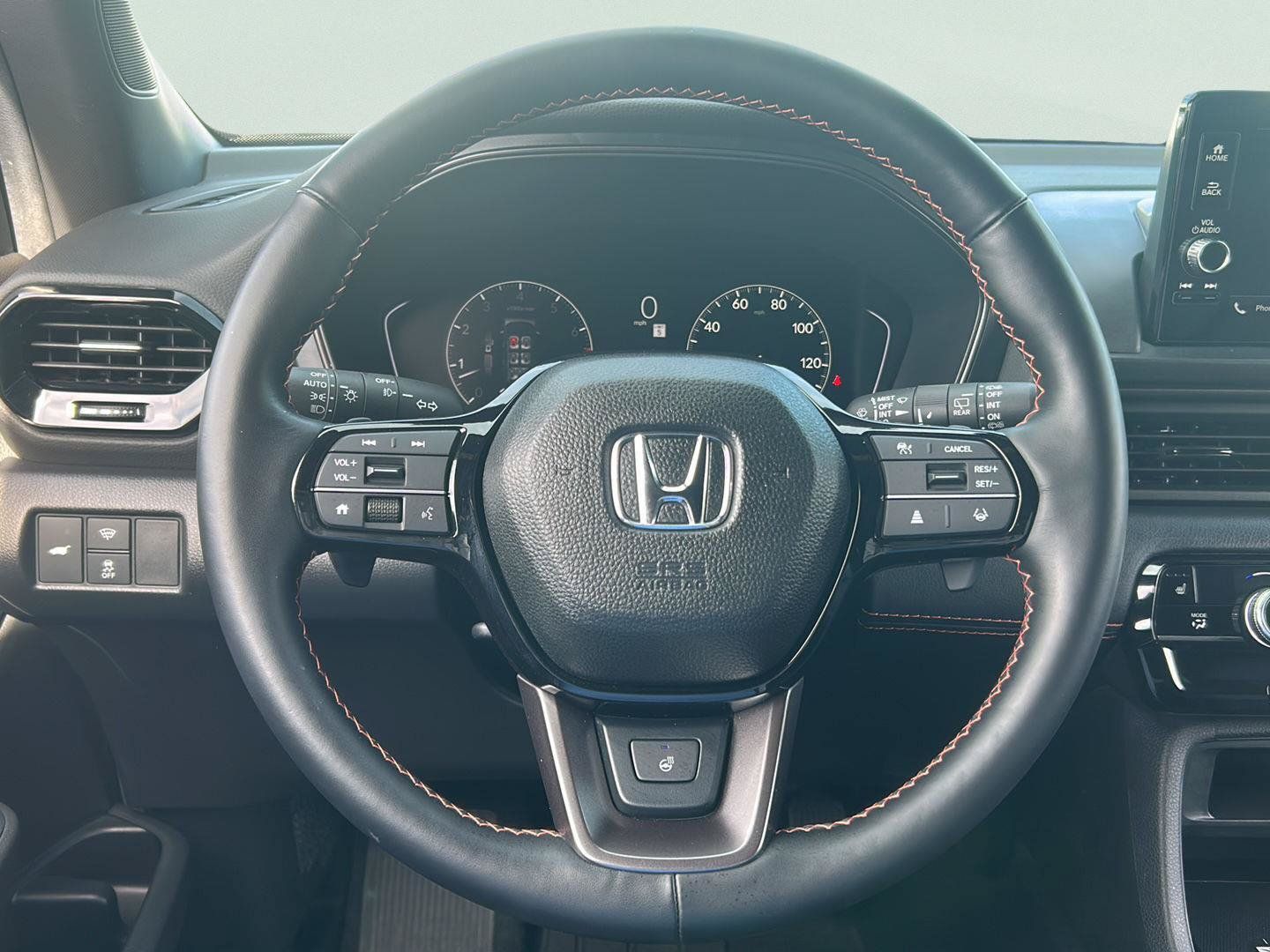 Used 2025 Honda Pilot TrailSport image 10