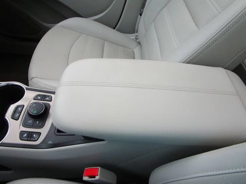 Used 2024 GMC Terrain Denali w/ Denali Premium Package AWD/4WD image 46