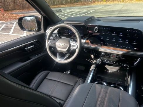 New 2026 Chevrolet Suburban High Country AWD/4WD image 24