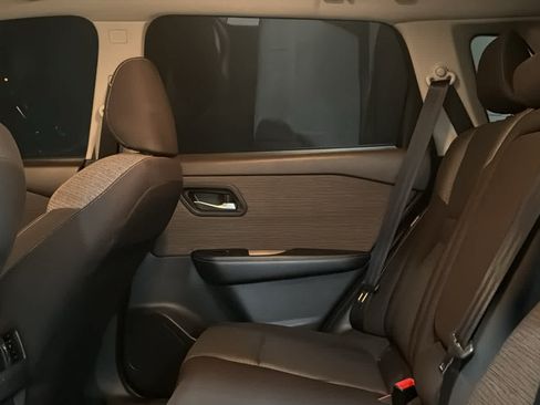 Used 2022 Nissan Rogue SV AWD/4WD image 21