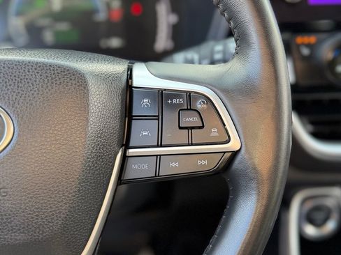 Used 2024 Toyota Grand Highlander XLE image 11