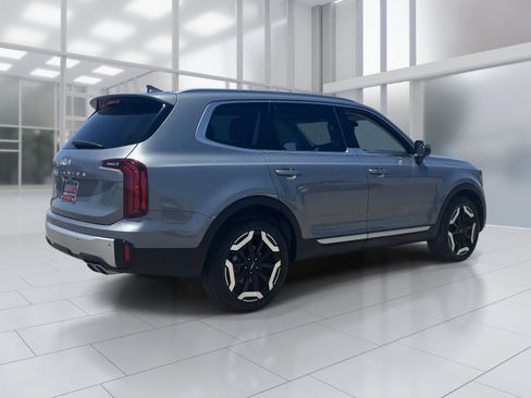 Used 2024 Kia Telluride S w/ S Sunroof Package FWD image 4