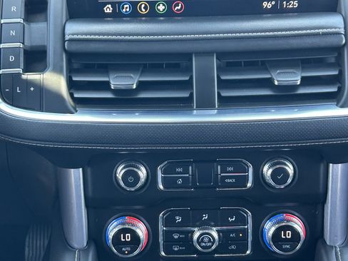 Certified 2021 GMC Yukon XL SLT w/ SLT Luxury Package AWD/4WD image 21