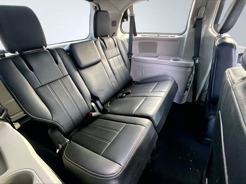 Used 2015 Chrysler Town & Country Touring-L w/ Driver Convenience Group image 21