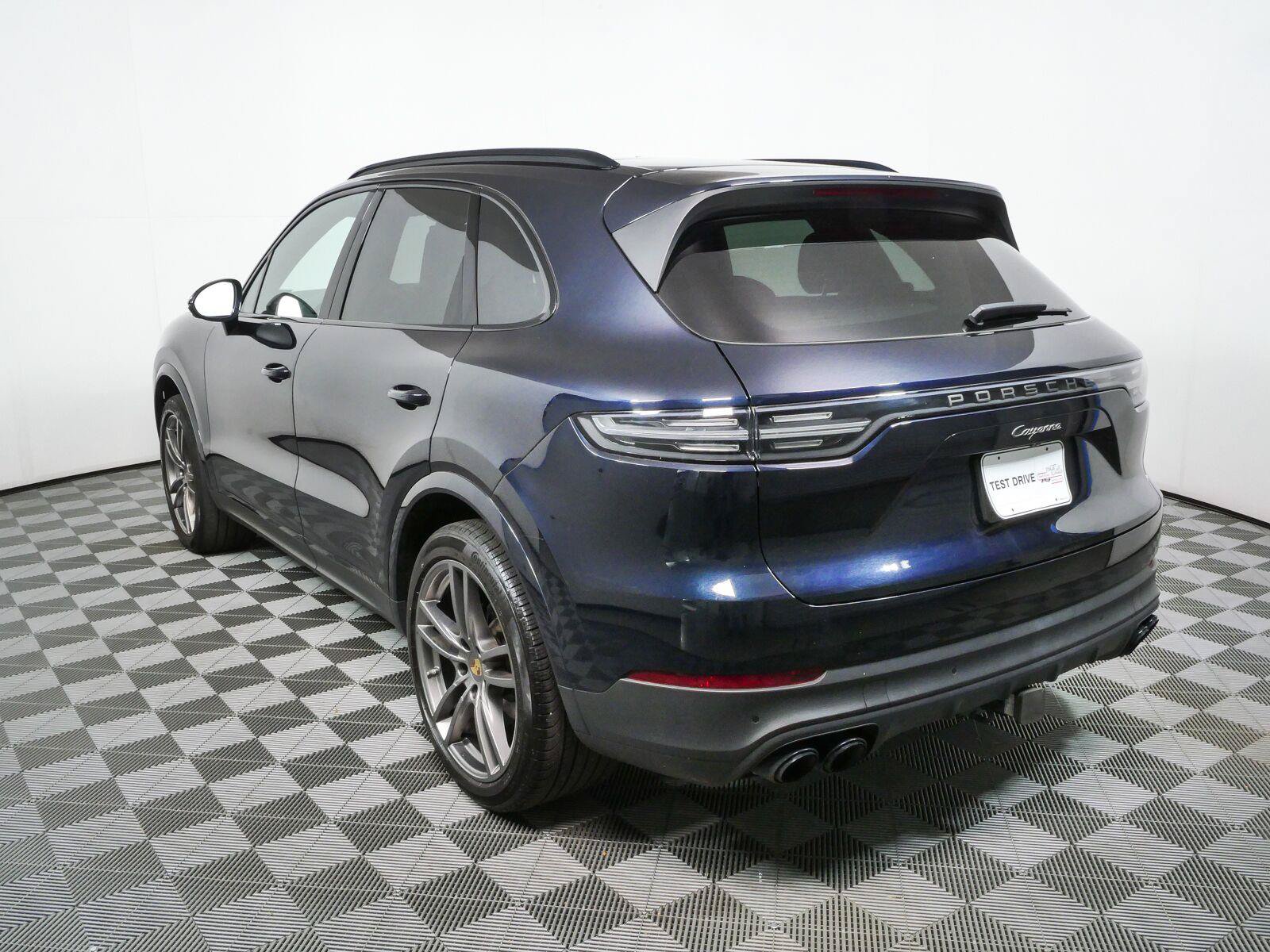 Certified 2023 Porsche Cayenne Platinum Edition AWD/4WD image 3