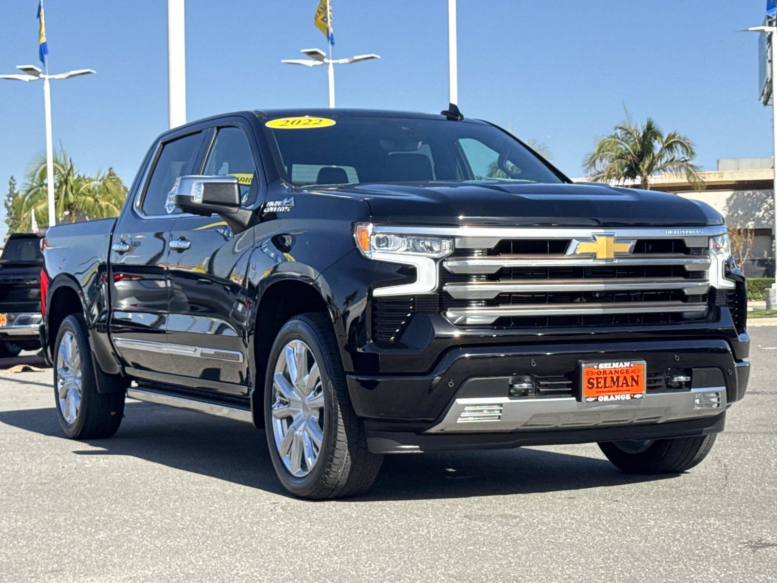 Used 2022 Chevrolet Silverado 1500 High Country w/ Technology Package AWD/4WD image 3