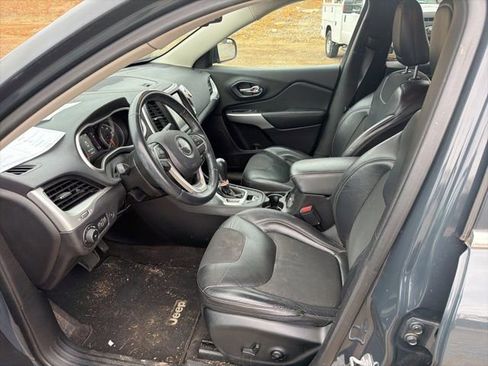 Used 2018 Jeep Cherokee Latitude Plus w/ Comfort/Convenience Group image 14