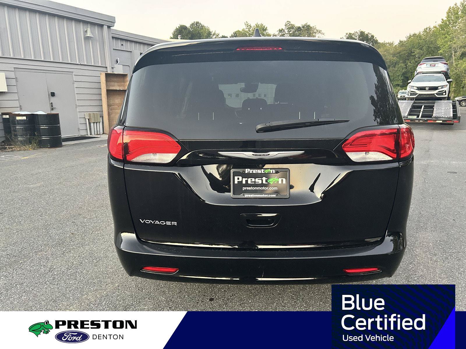 Used 2024 Chrysler Voyager LX FWD image 7