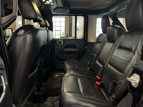 Used 2019 Jeep Wrangler Unlimited Sahara w/ Uconnect 4C Nav & Sound Group AWD/4WD image 38