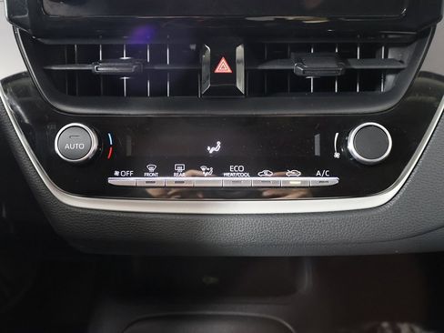 Used 2023 Toyota Corolla LE image 38