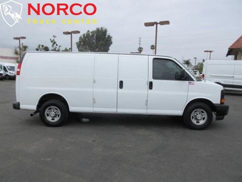 Used 2017 Chevrolet Express 2500 Extended image 1