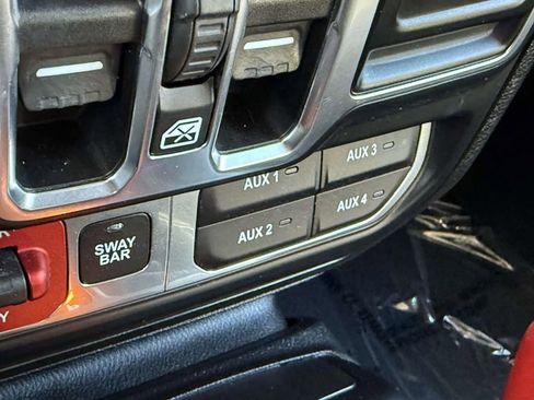 Certified 2019 Jeep Wrangler Unlimited Rubicon w/ Dual Top Group AWD/4WD image 31
