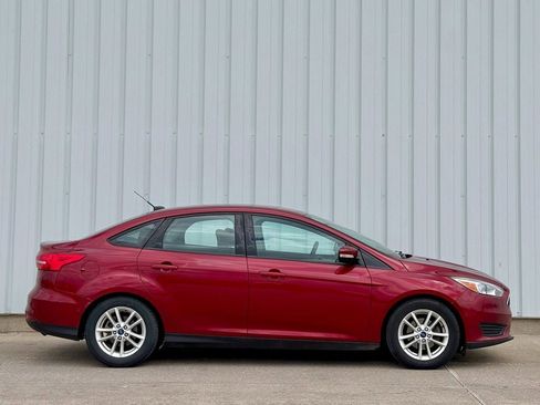 Used 2016 Ford Focus SE FWD image 7