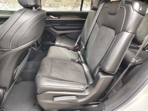 New 2026 Jeep Grand Cherokee L 4WD image 23