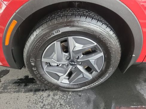 Used 2022 Kia Sorento S FWD image 32