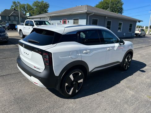 Used 2025 Nissan Kicks SR w/ SR Premium Package AWD/4WD image 7