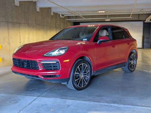 Used 2023 Porsche Cayenne image 1