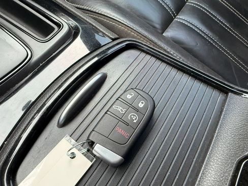 Used 2019 Chrysler 300 S AWD/4WD image 12