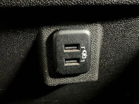 Used 2017 Chevrolet Traverse LT image 31