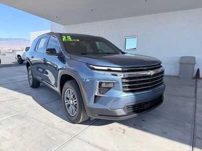 Used 2025 Chevrolet Traverse LT w/ Driver Confidence Package