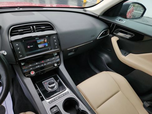 Used 2017 Jaguar F-PACE Premium image 10