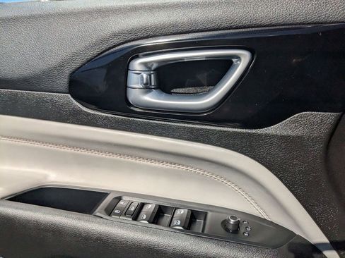 Used 2025 Jeep Compass Limited image 15