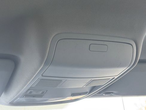 Used 2017 Volkswagen Tiguan Limited w/ Alloy Wheels Package image 7