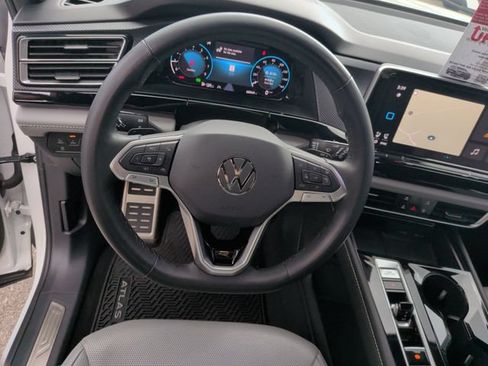 Used 2024 Volkswagen Atlas Cross Sport SEL R-Line AWD/4WD image 15