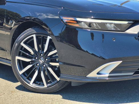 Used 2024 Honda Accord Touring image 11
