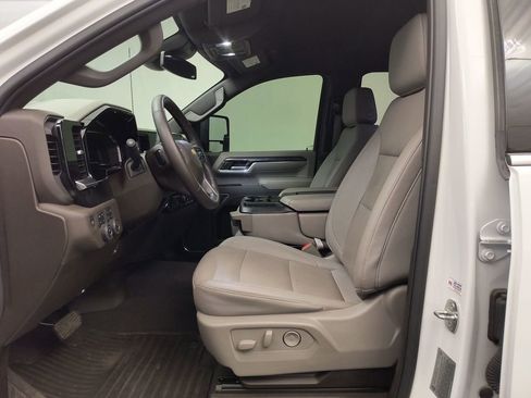 Used 2024 Chevrolet Silverado 2500 LTZ image 4