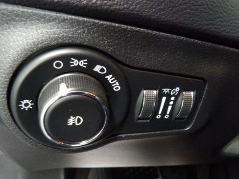 Used 2018 Jeep Compass Limited w/ Navigation Group image 23