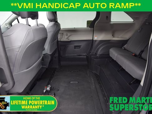 Used 2022 Toyota Sienna XLE image 24