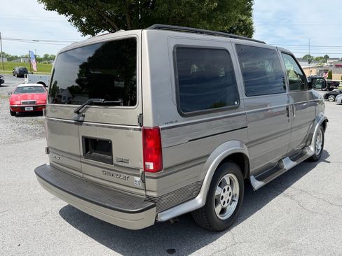 Used 2003 Chevrolet Astro RWD image 4