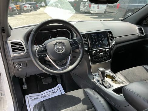 Used 2022 Jeep Grand Cherokee Laredo X RWD image 30