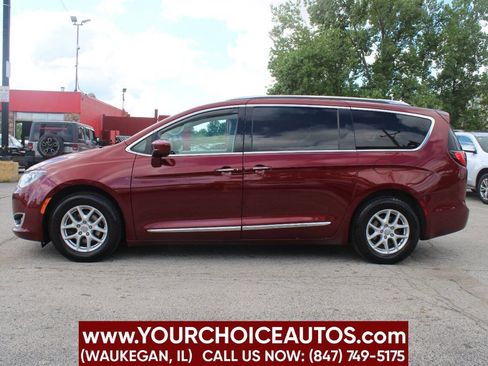 Used 2020 Chrysler Pacifica Touring-L image 8