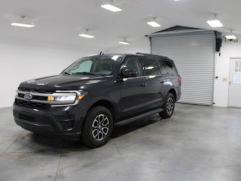 Used 2024 Ford Expedition Max XLT image 4