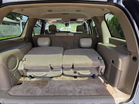 Used 2005 Chevrolet Tahoe LT w/ LT Preferred Equipment Group AWD/4WD image 11