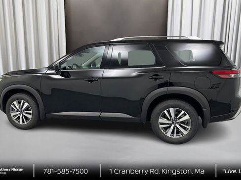 Certified 2024 Nissan Pathfinder SL w/ Black Appearance Package AWD/4WD image 8