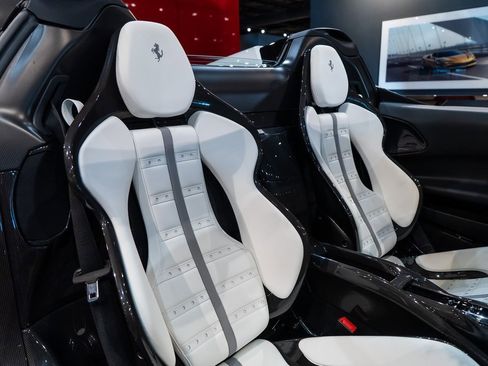 Used 2025 Ferrari SF90 Spider image 39