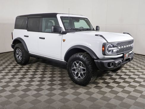 Used 2025 Ford Bronco Badlands AWD/4WD image 2