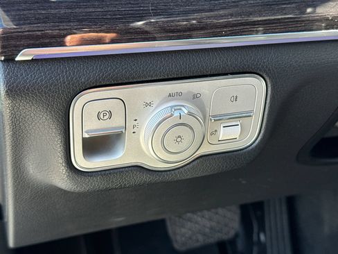 Used 2021 Mercedes-Benz GLE 450 4MATIC w/ AMG Line Exterior image 17