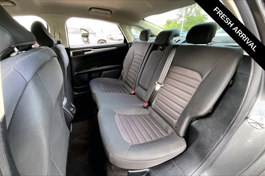 Used 2020 Ford Fusion SE FWD image 7