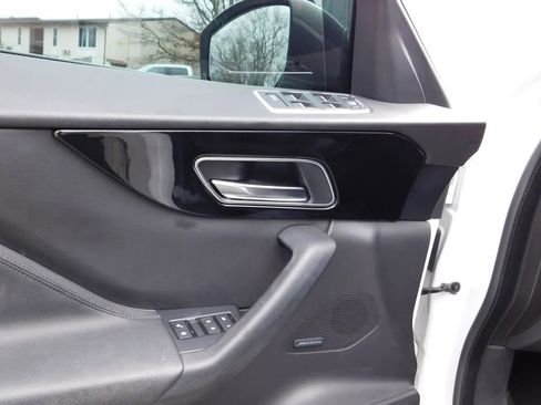 Used 2019 Jaguar F-PACE Premium image 14