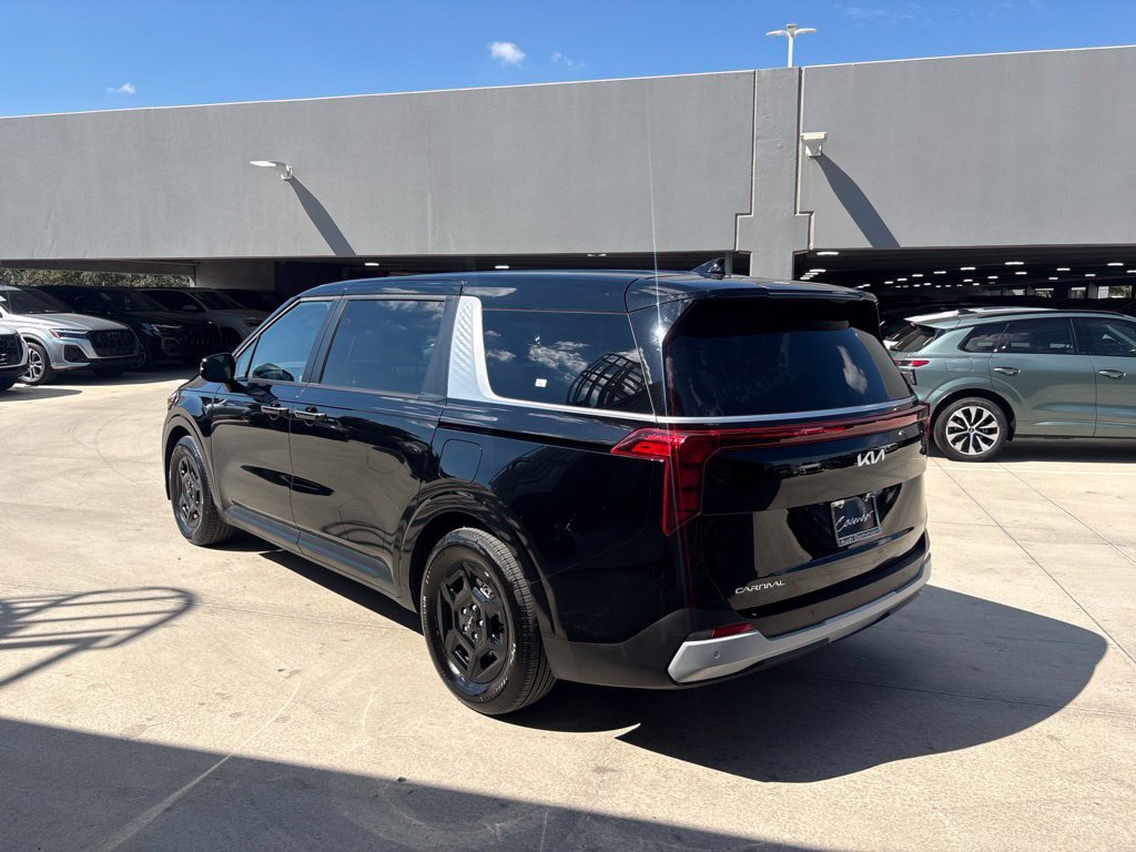 Used 2026 Kia Carnival FWD image 13