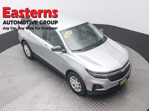 Used 2022 Chevrolet Equinox LS AWD/4WD image 3