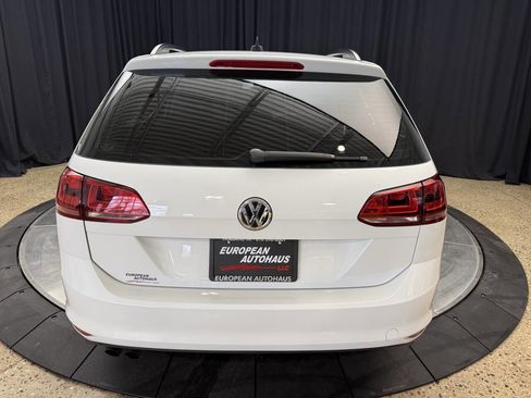 Used 2015 Volkswagen Golf S image 12