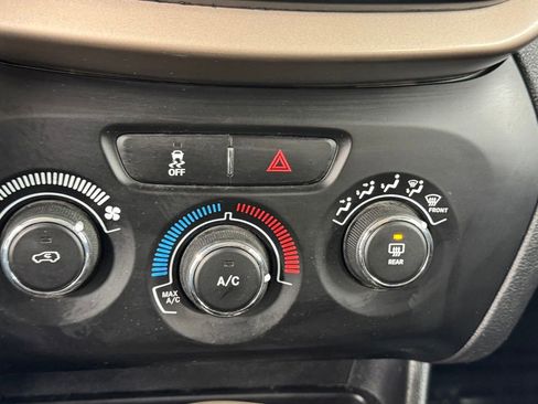 Used 2014 Jeep Cherokee Sport AWD/4WD image 27