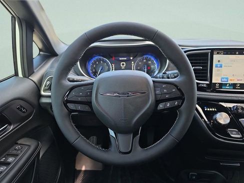 New 2026 Chrysler Pacifica Select image 20