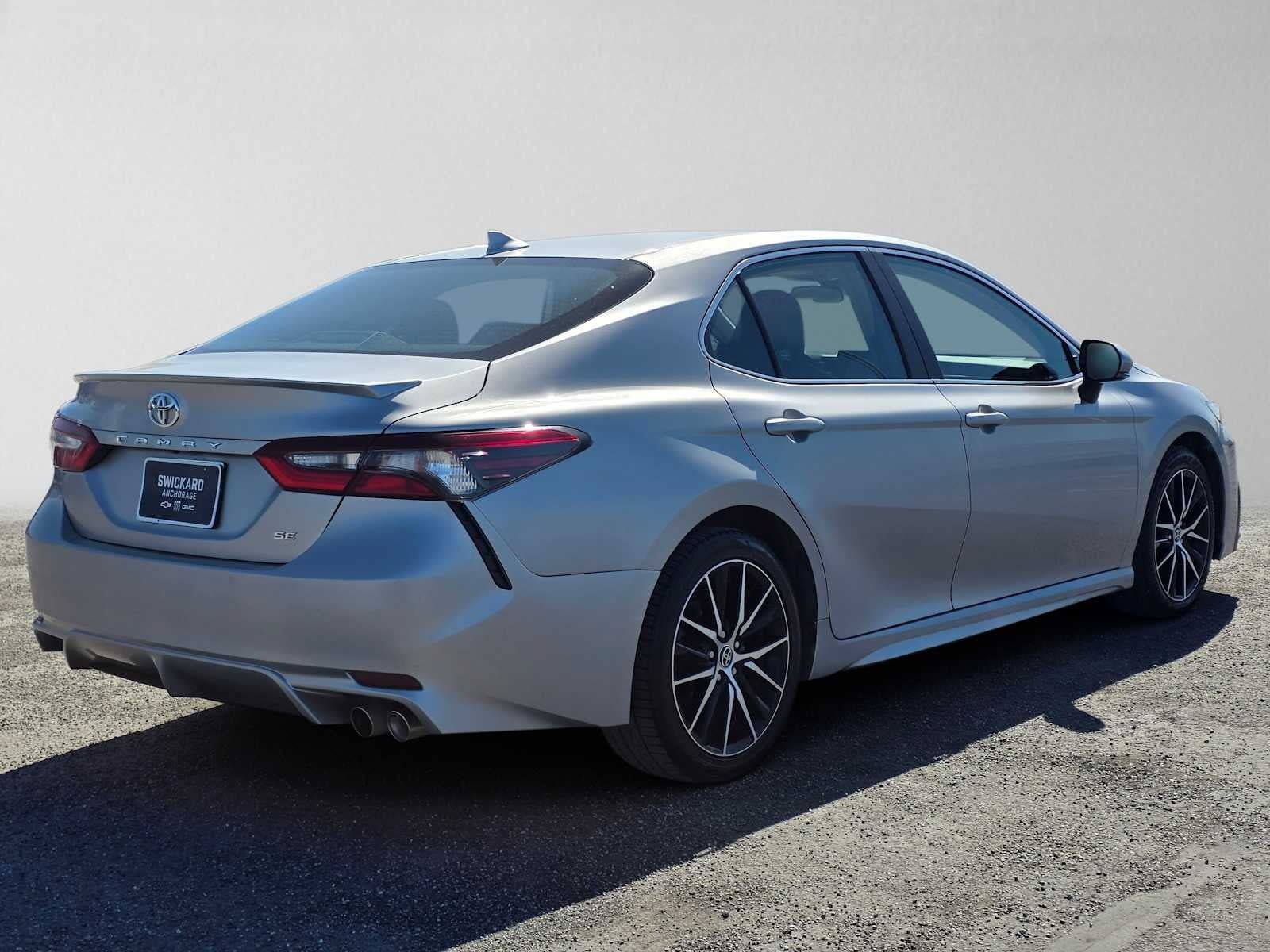 Used 2024 Toyota Camry SE FWD image 3