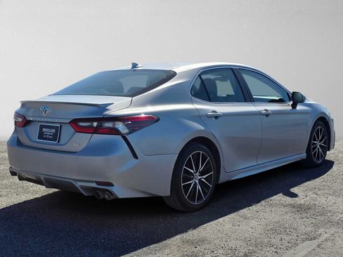 Used 2024 Toyota Camry SE FWD image 3